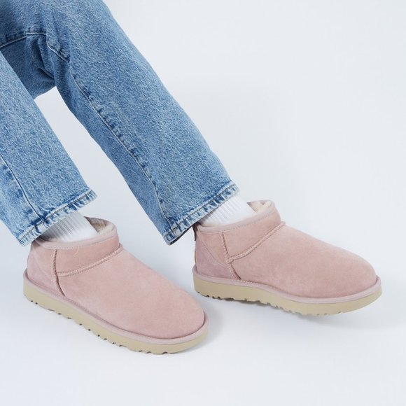 🎁 UGG Womens Classic Ultra Mini Ankle Boot - Picture 2 of 10